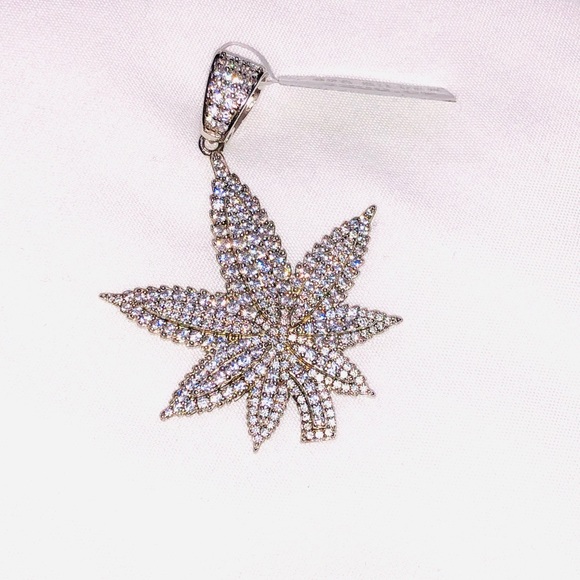 Leaf pendant for men, VVS clarity custom made Swarovski Crystal charm, hiphop - Picture 7 of 7